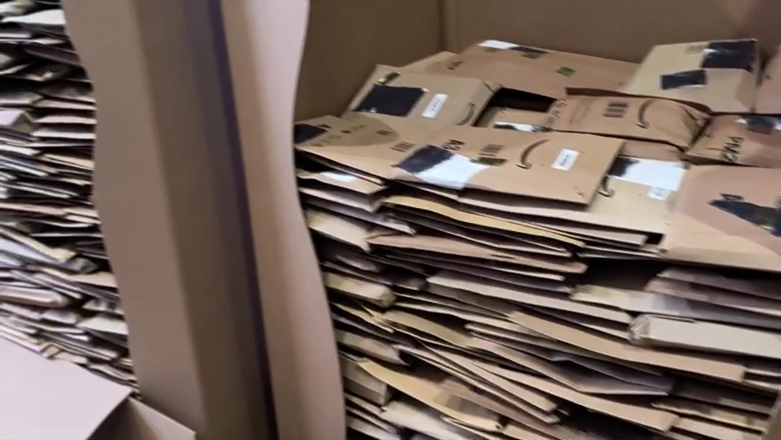 Nieodebrane paczki Amazon — tylko koperty — zdjęcie 1